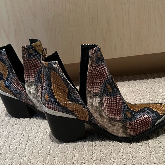 Jeffrey Campbell Cromwell Bootie - Picture 3 of 7